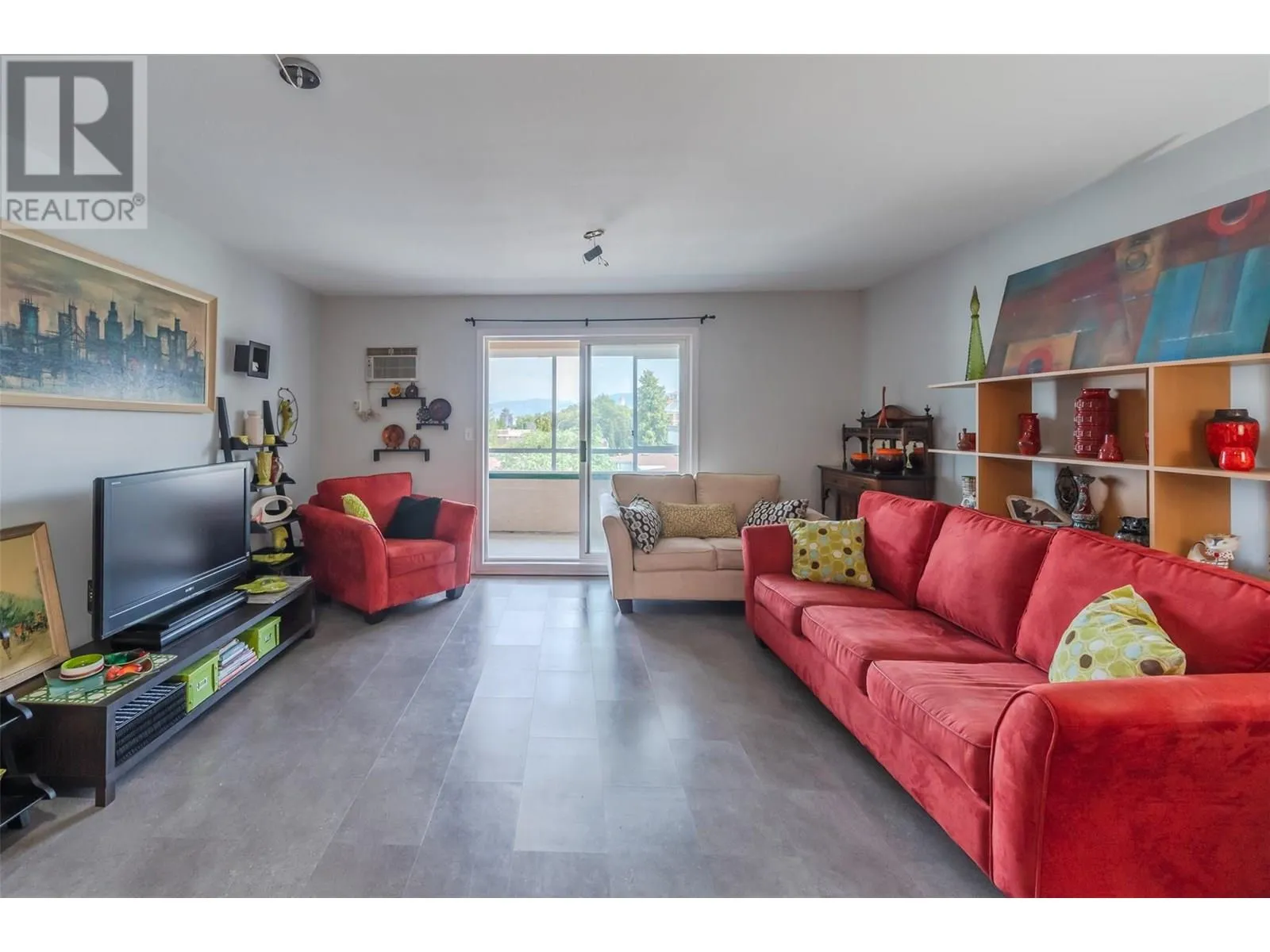 865 MAIN Street Unit# 305