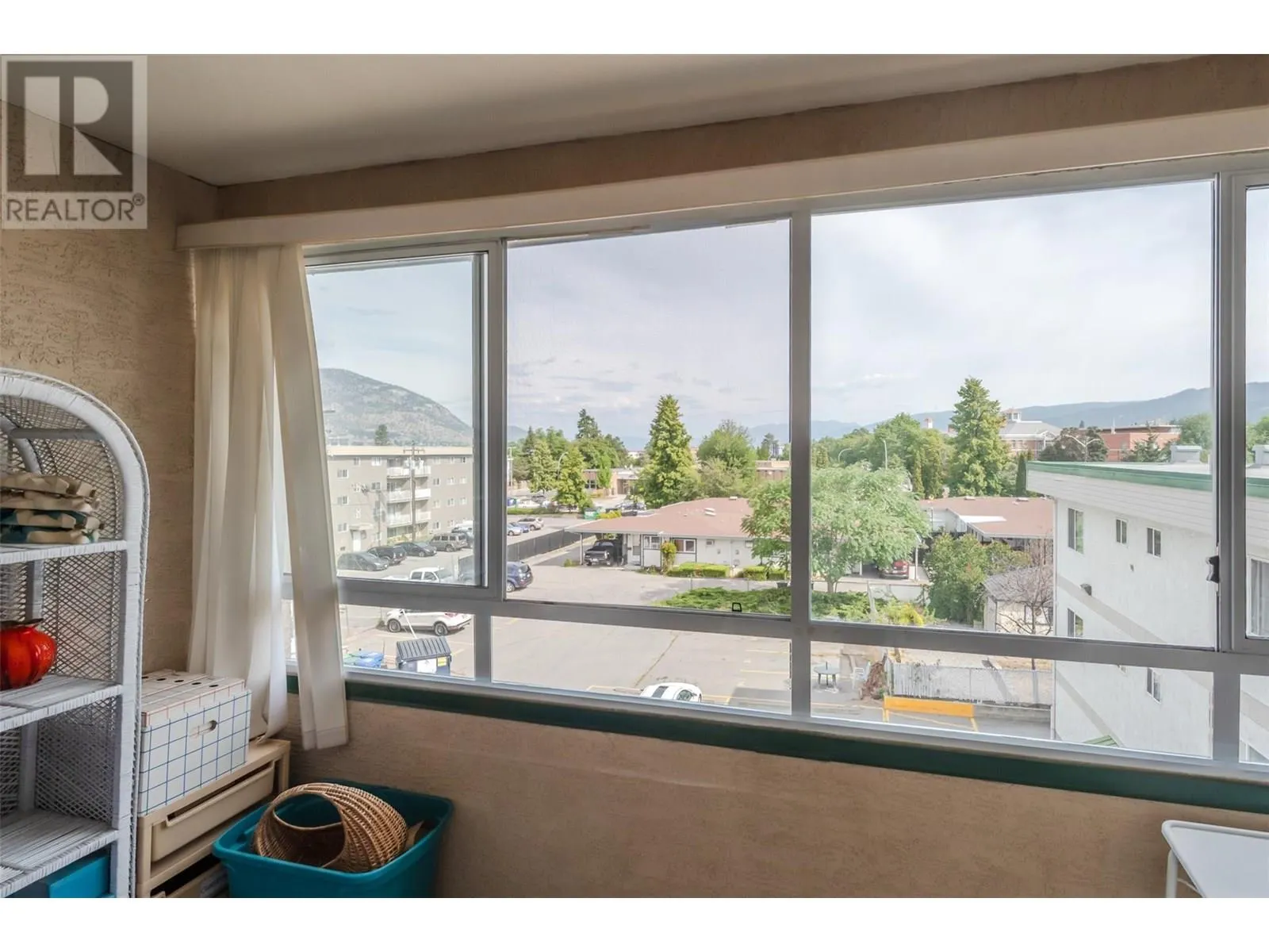 865 MAIN Street Unit# 305