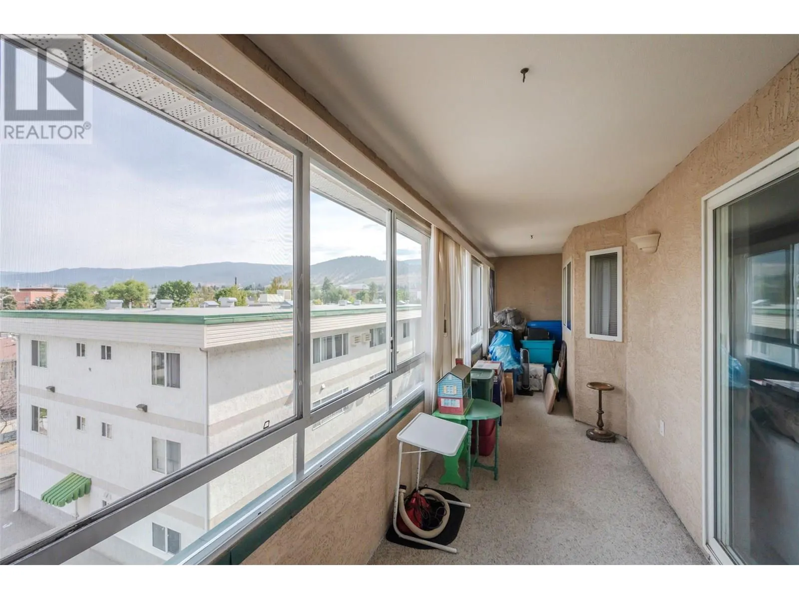 865 MAIN Street Unit# 305
