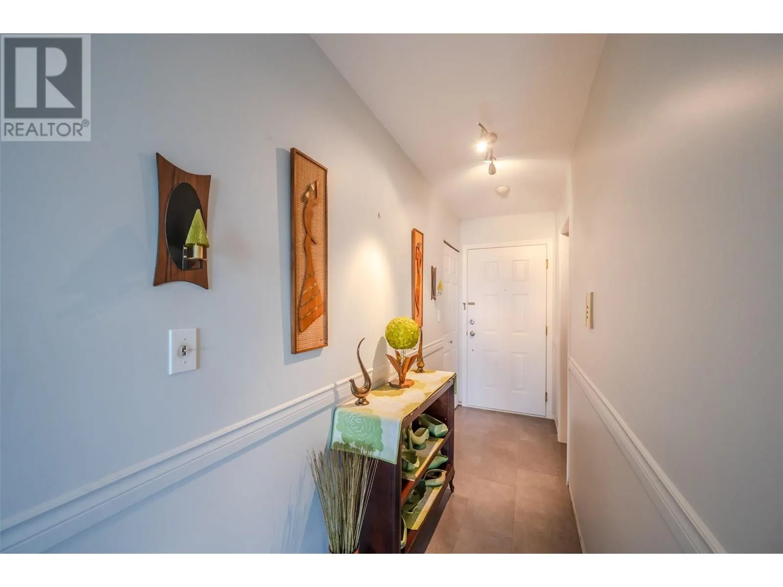 865 MAIN Street Unit# 305