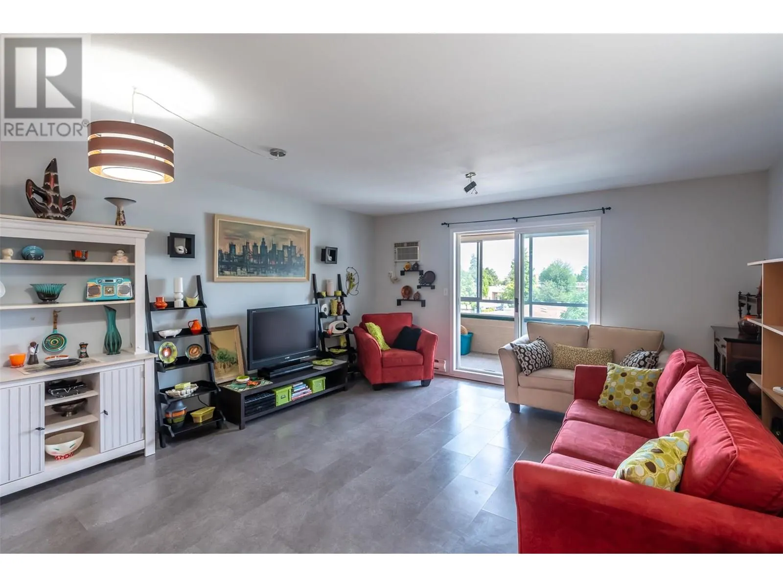 865 MAIN Street Unit# 305