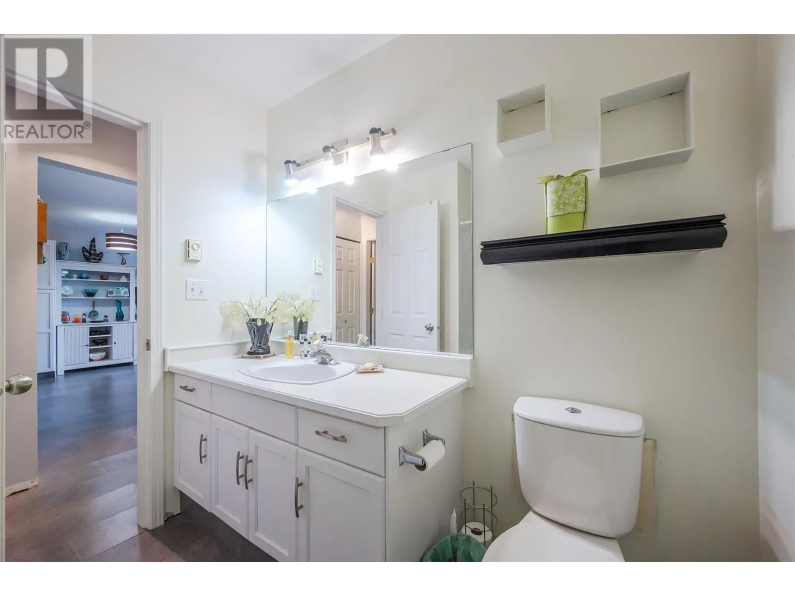865 MAIN Street Unit# 305