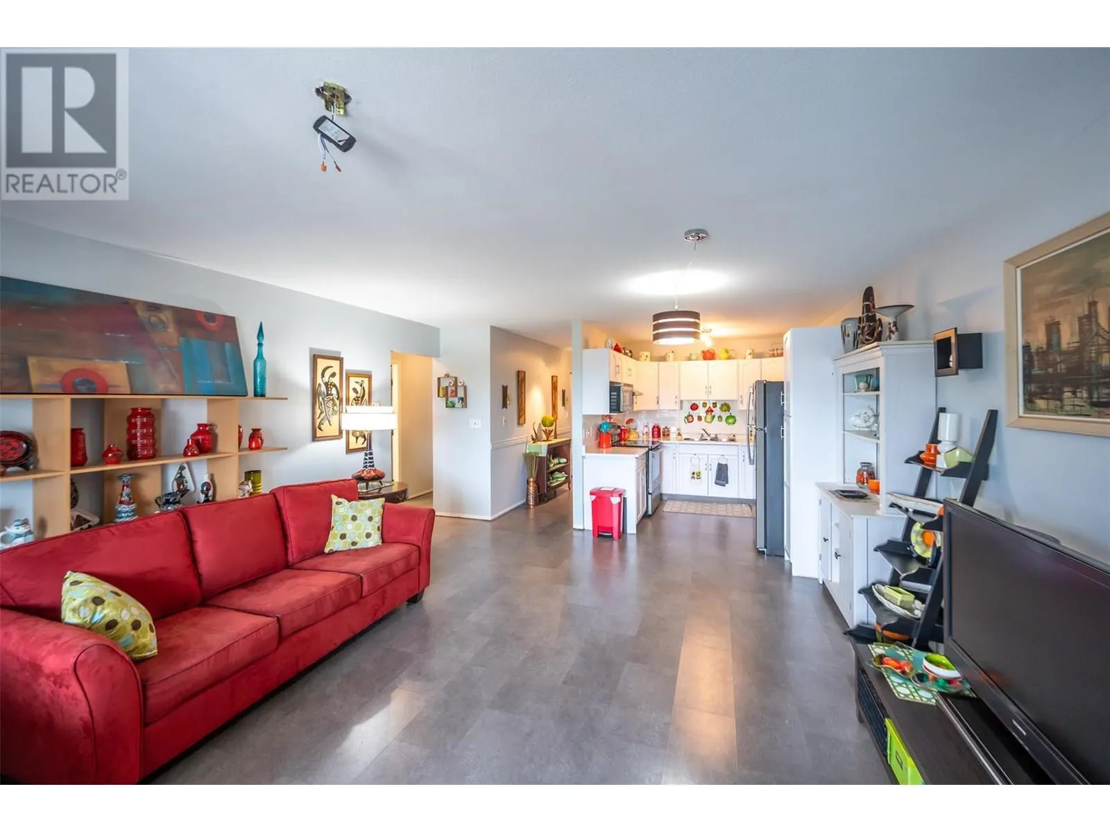 865 MAIN Street Unit# 305