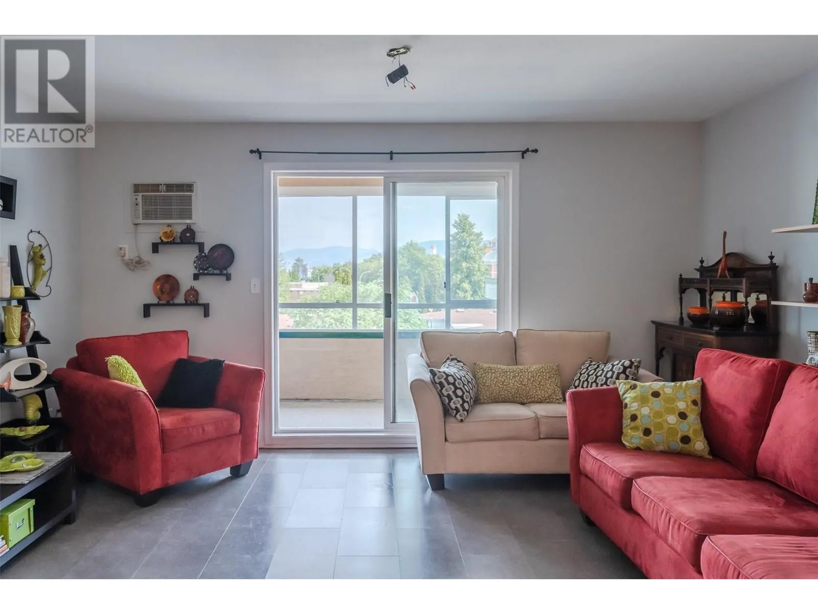 865 MAIN Street Unit# 305