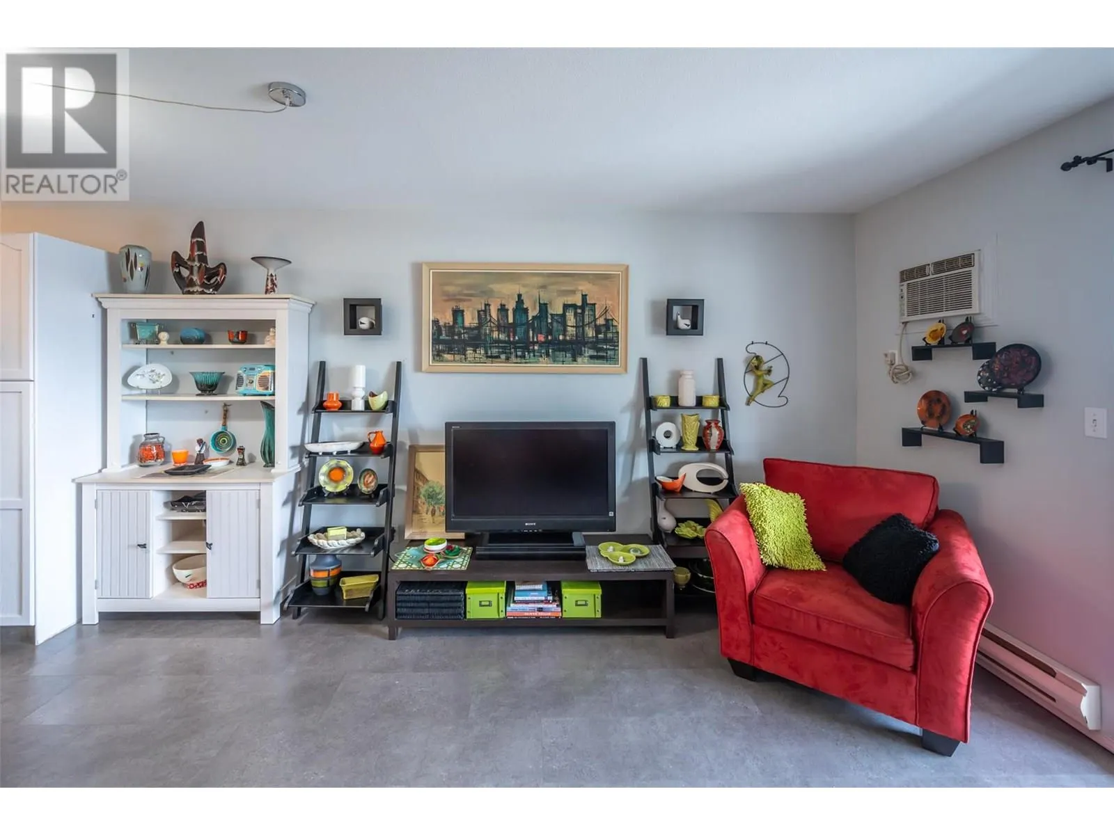 865 MAIN Street Unit# 305