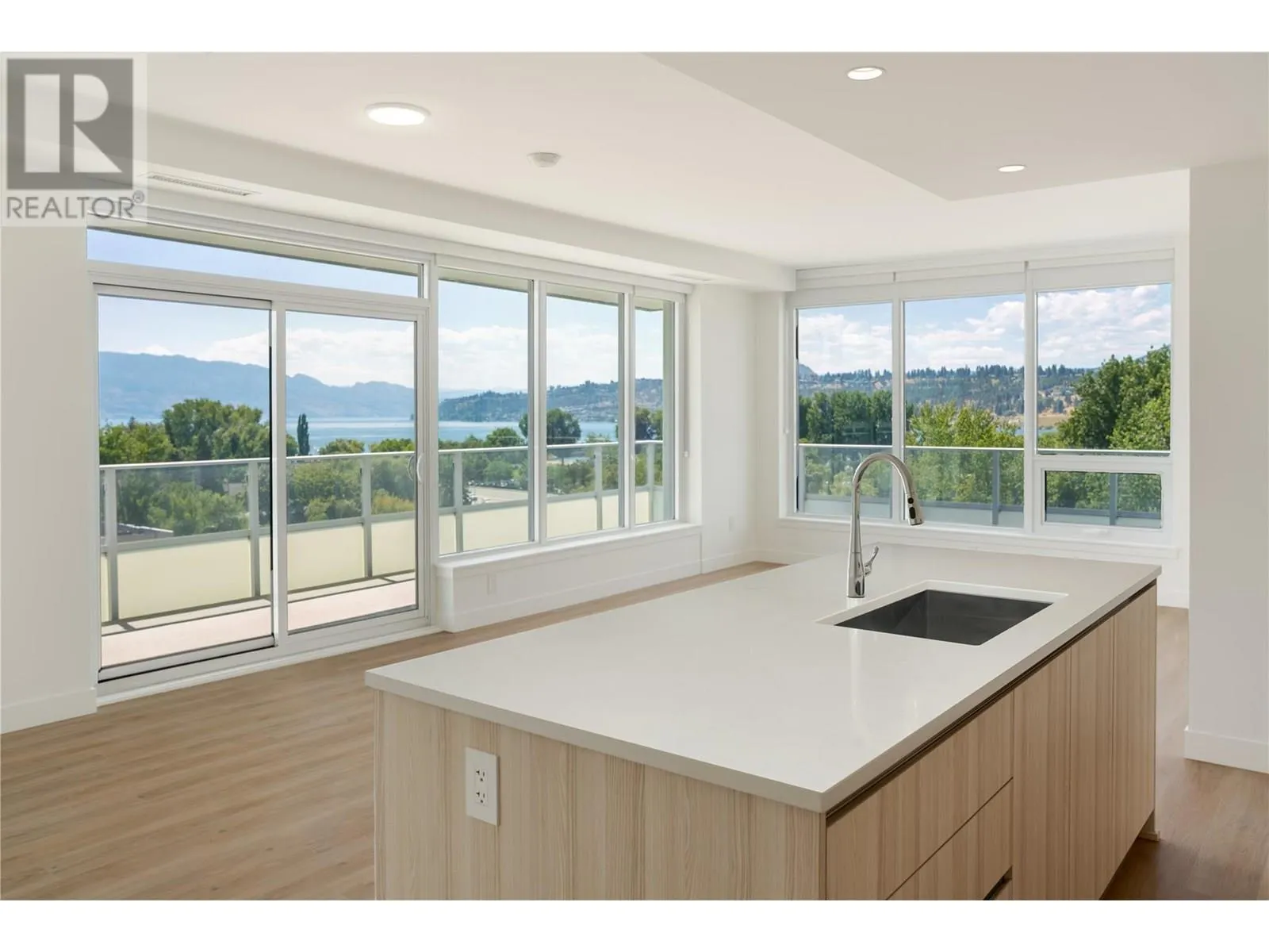 238 Leon Avenue Unit# 707