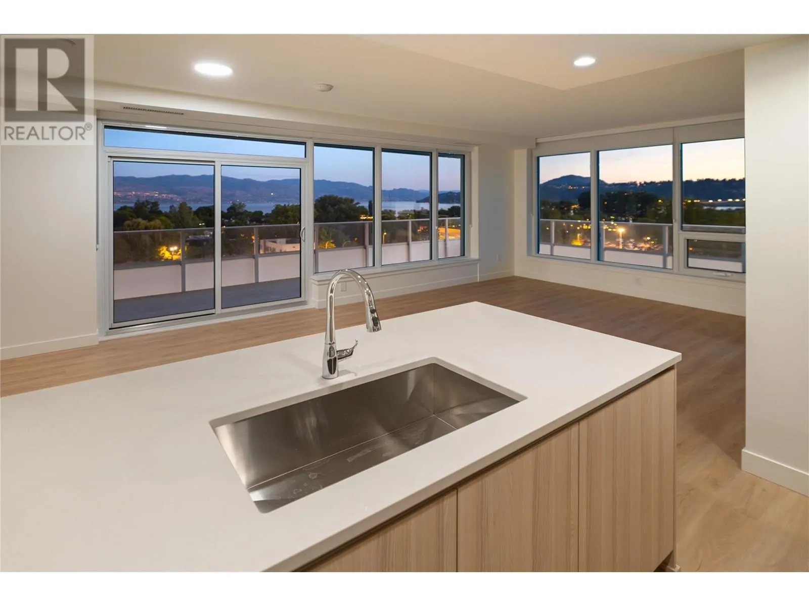 238 Leon Avenue Unit# 707