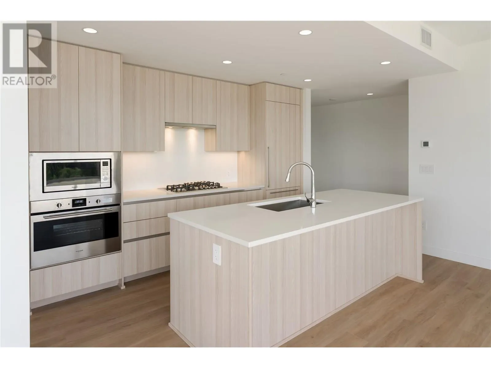 238 Leon Avenue Unit# 707