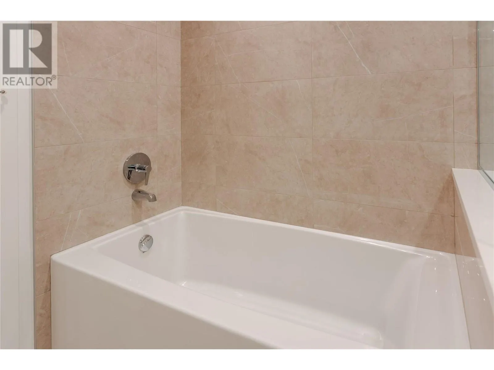 238 Leon Avenue Unit# 707