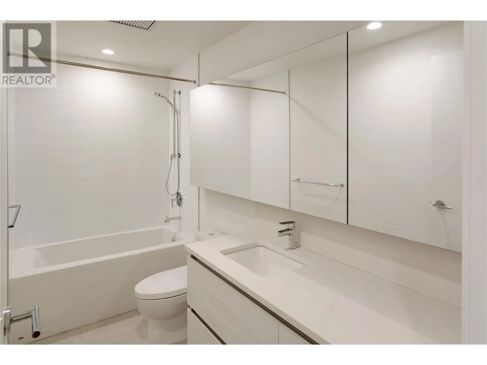238 Leon Avenue Unit# 707