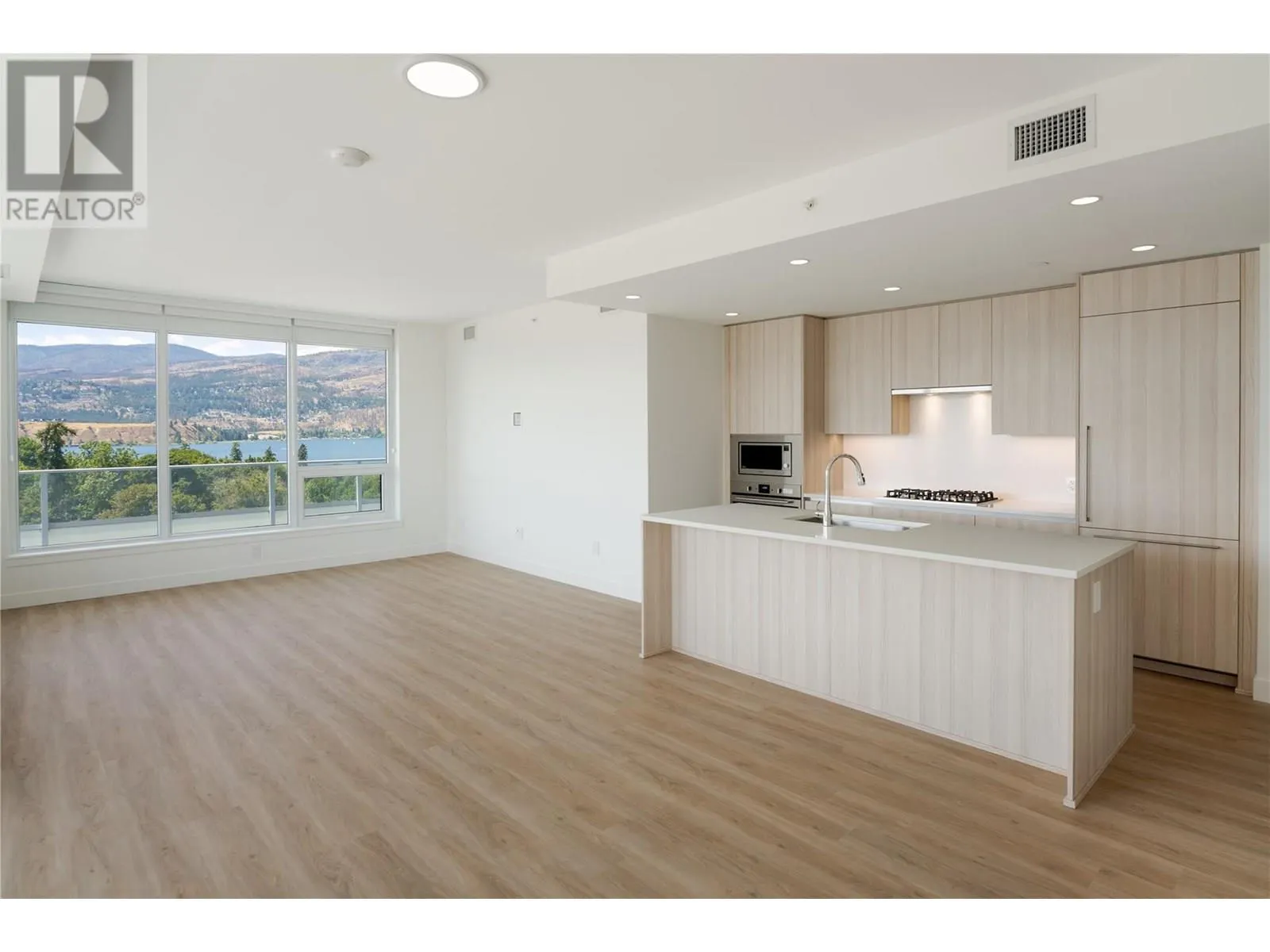 238 Leon Avenue Unit# 707