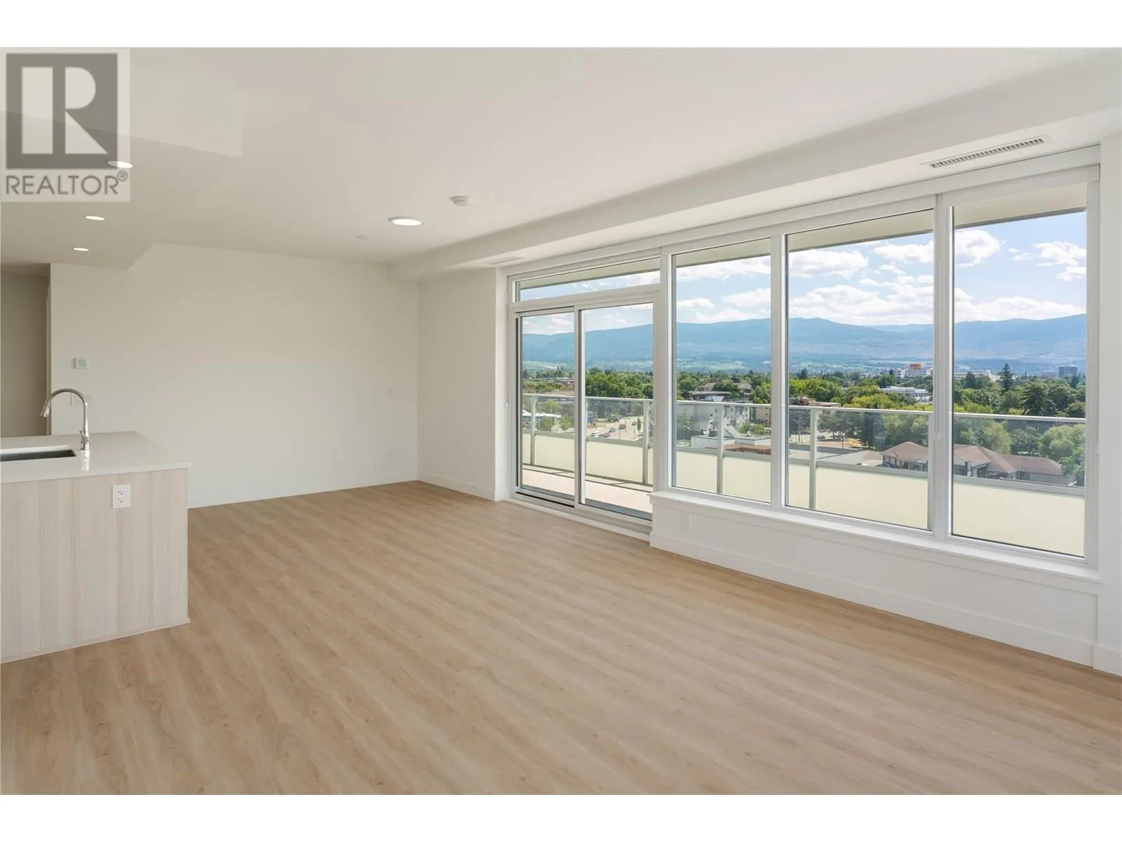 238 Leon Avenue Unit# 707