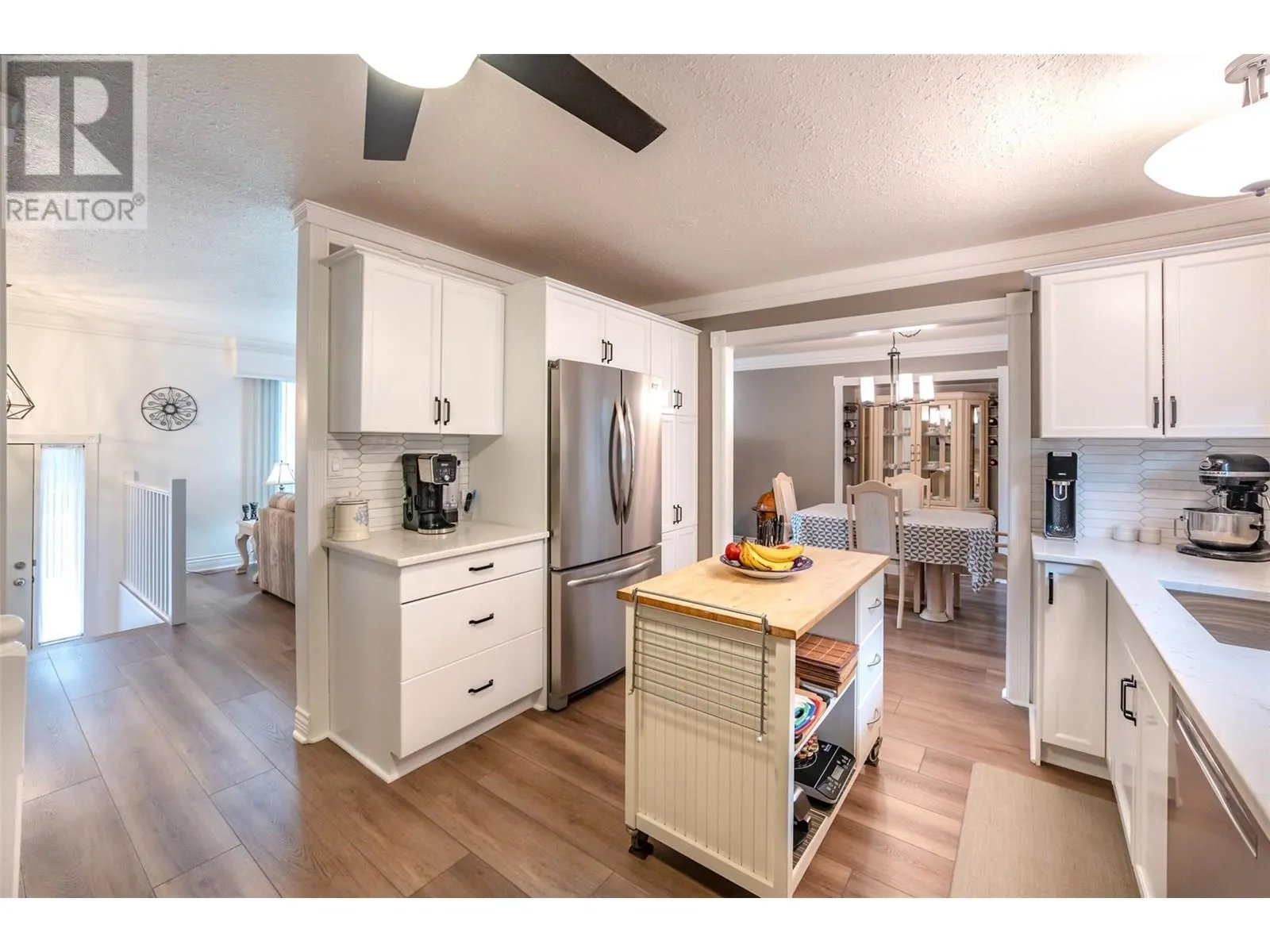 567 Lakeview Place
