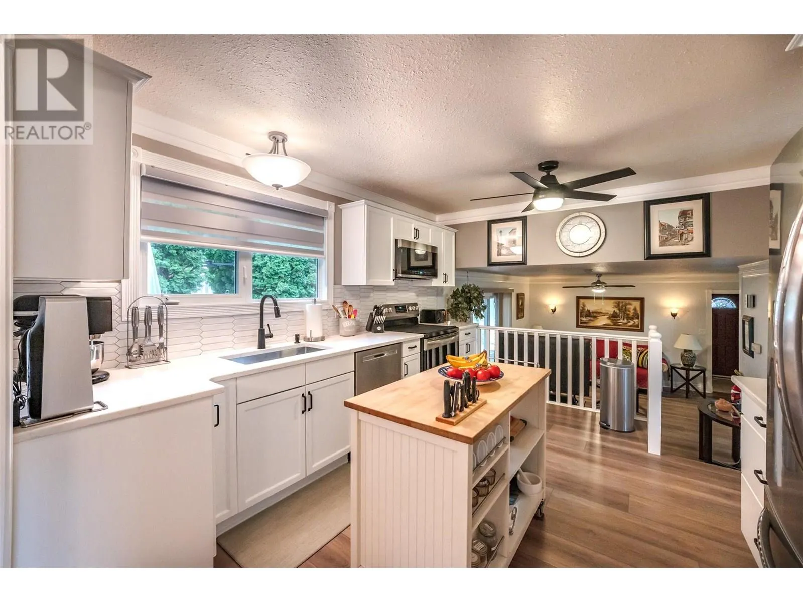 567 Lakeview Place