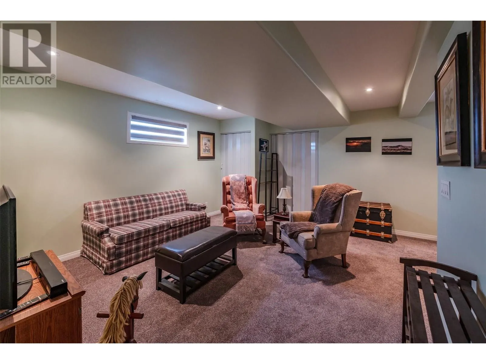 567 Lakeview Place
