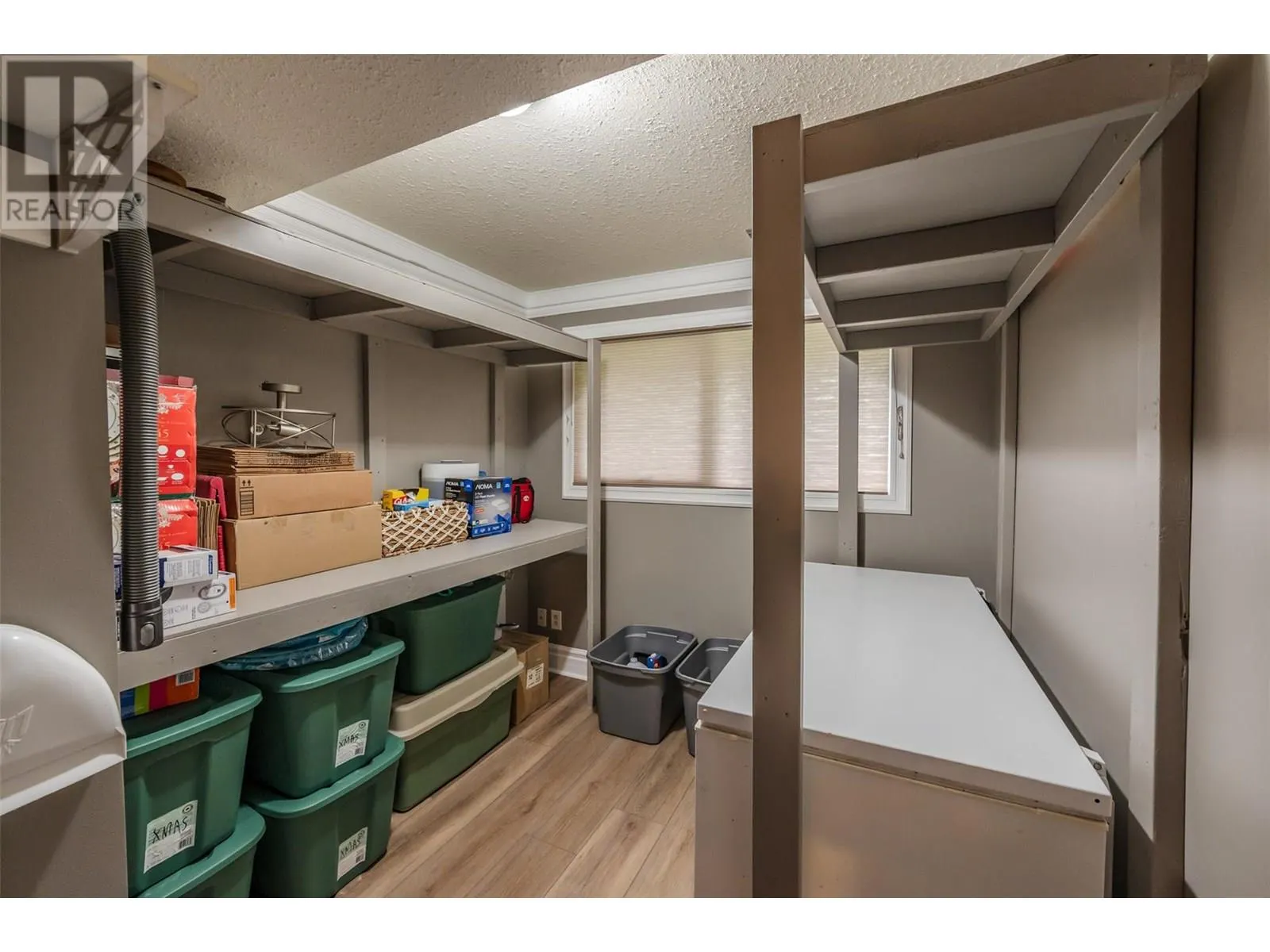 567 Lakeview Place