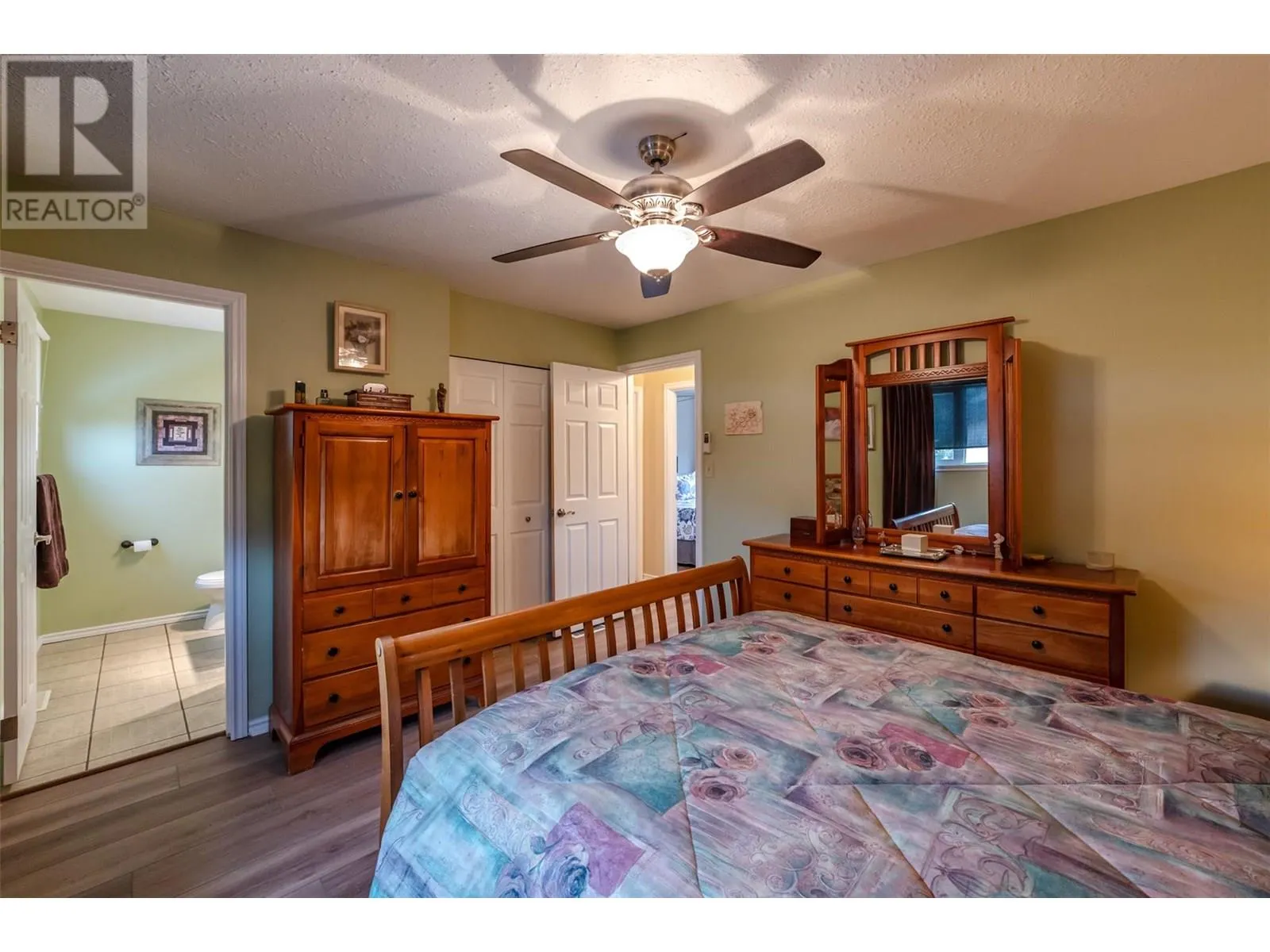 567 Lakeview Place