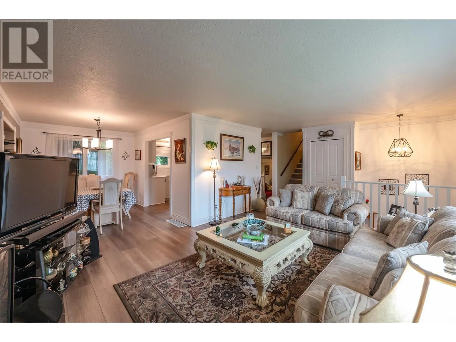 567 Lakeview Place