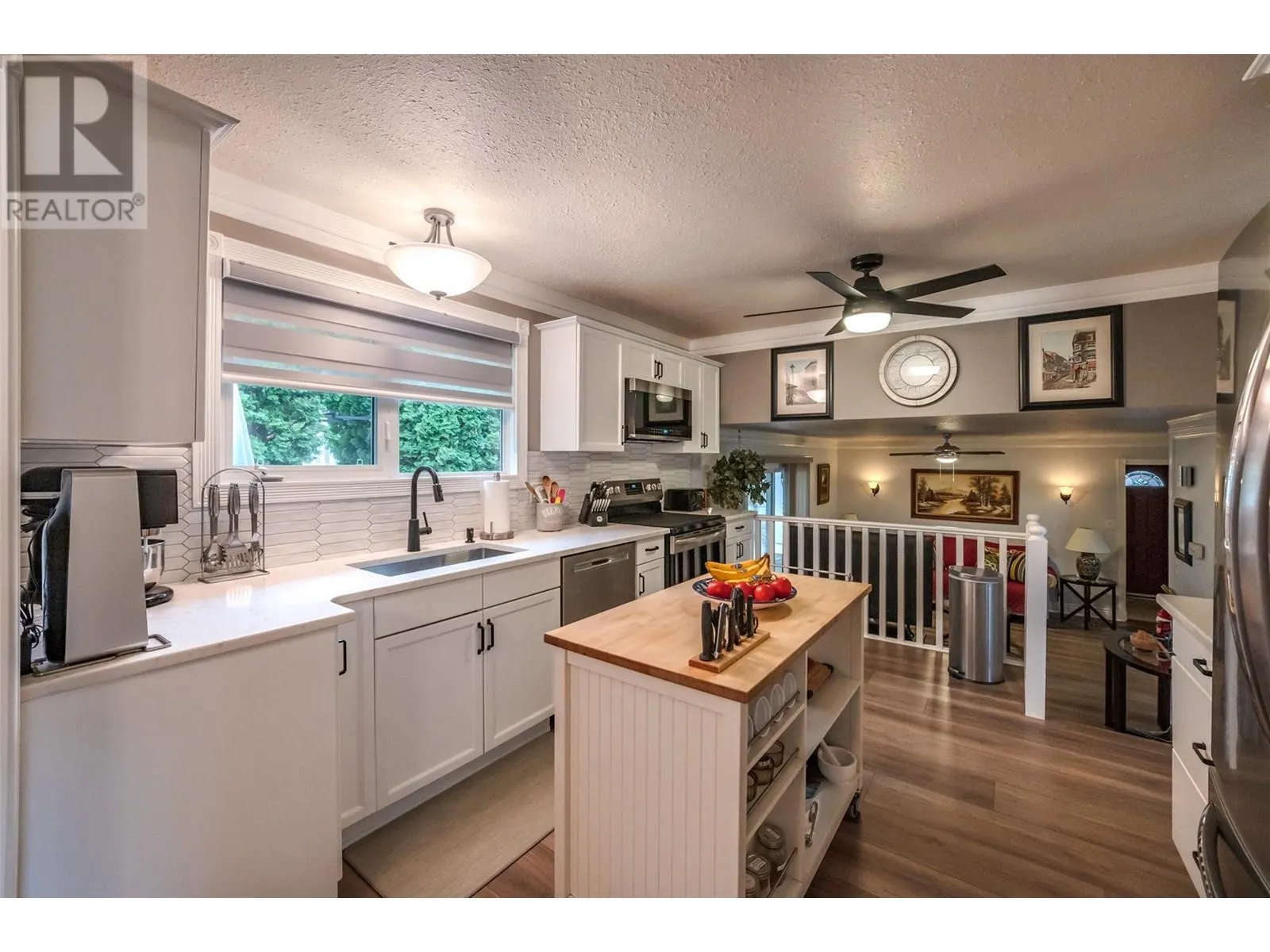 567 Lakeview Place