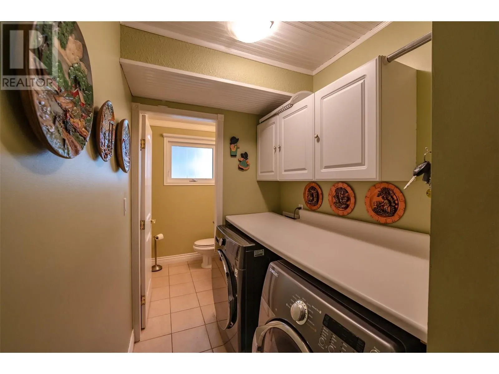 567 Lakeview Place