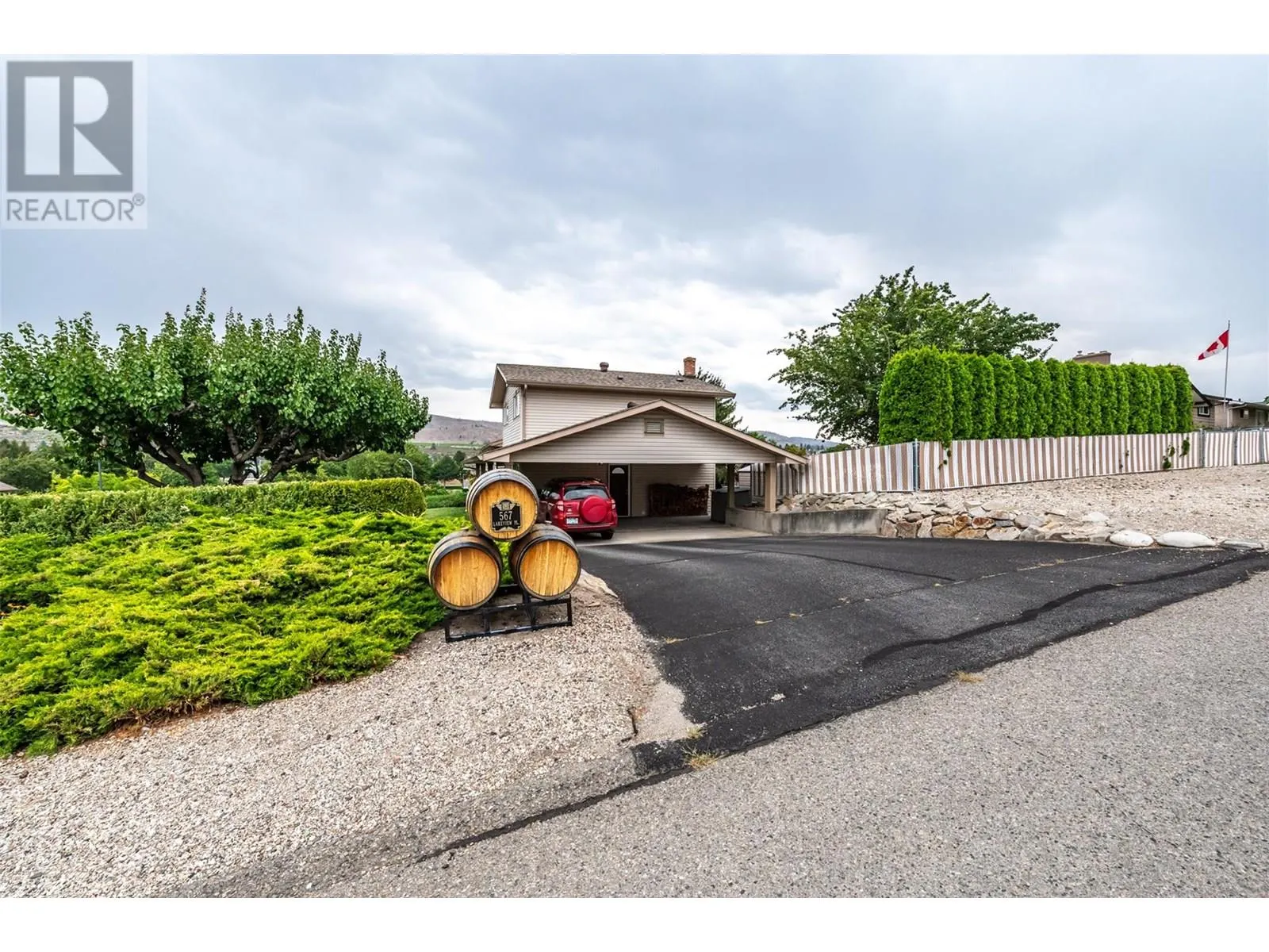567 Lakeview Place