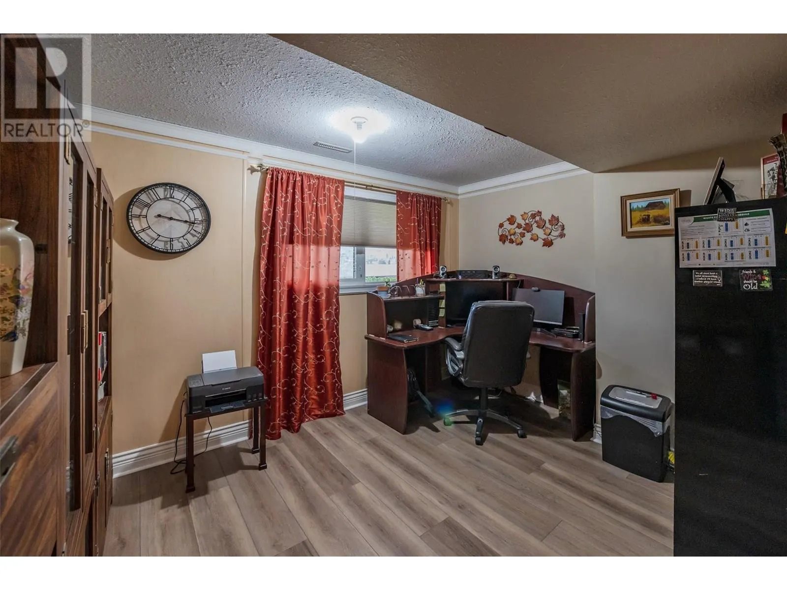 567 Lakeview Place
