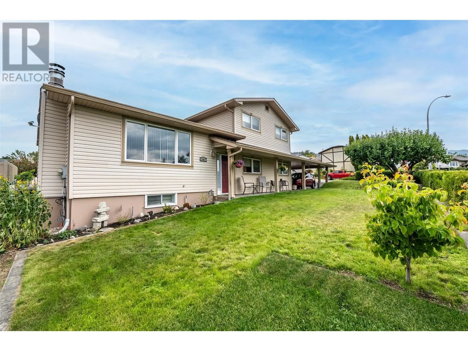 567 Lakeview Place