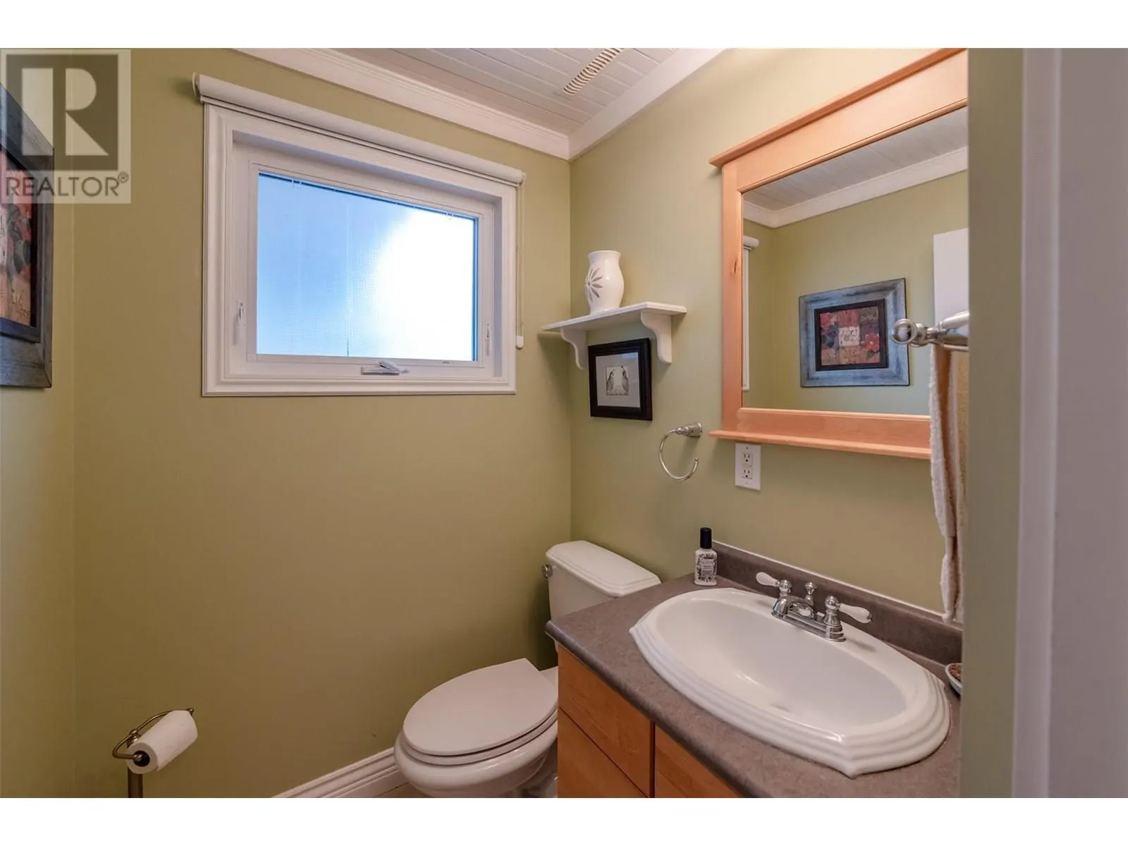 567 Lakeview Place