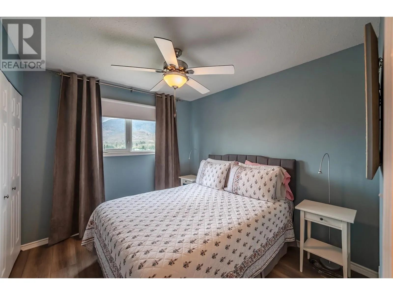 567 Lakeview Place