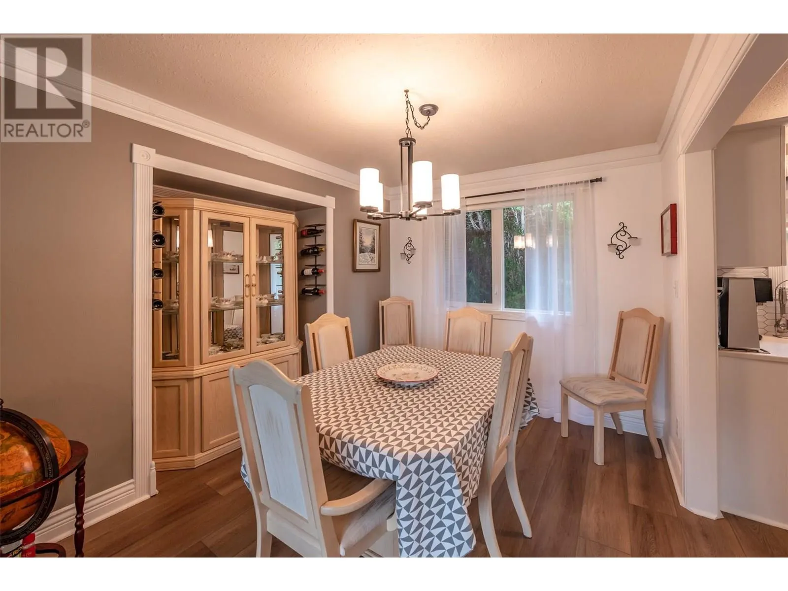 567 Lakeview Place