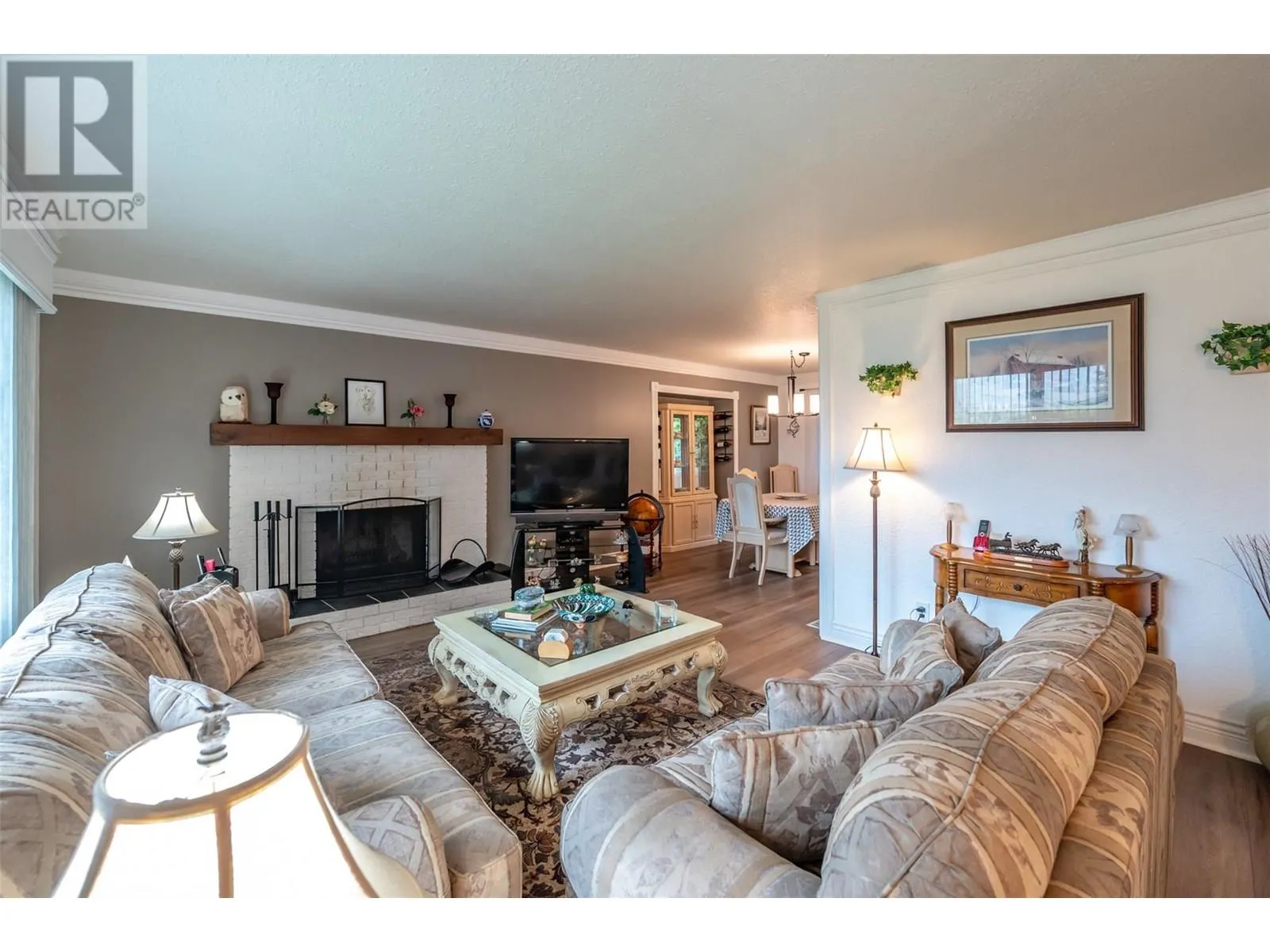 567 Lakeview Place