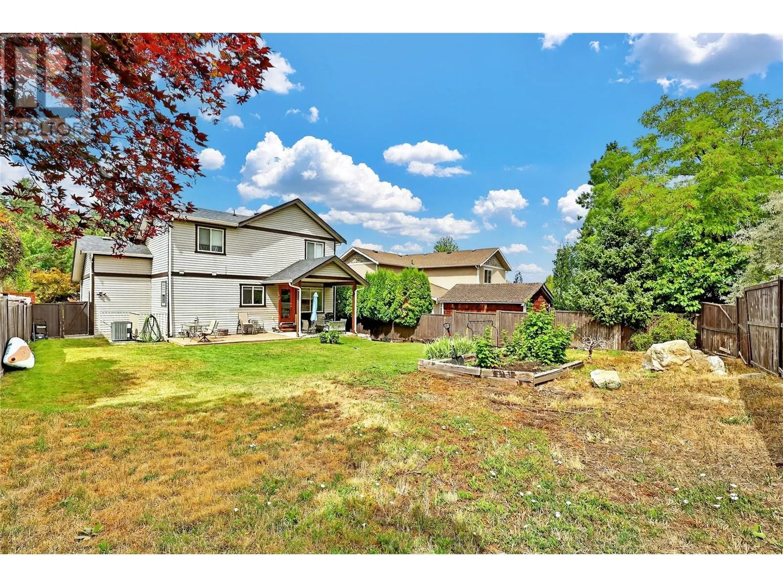 982 Paret Crescent