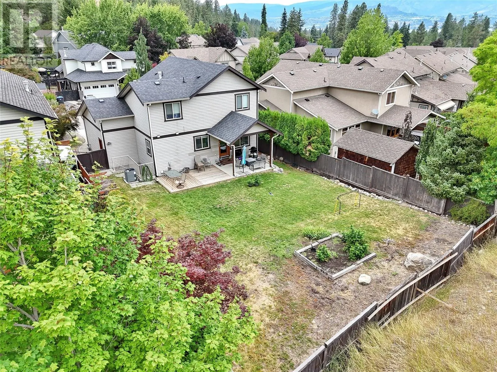 982 Paret Crescent