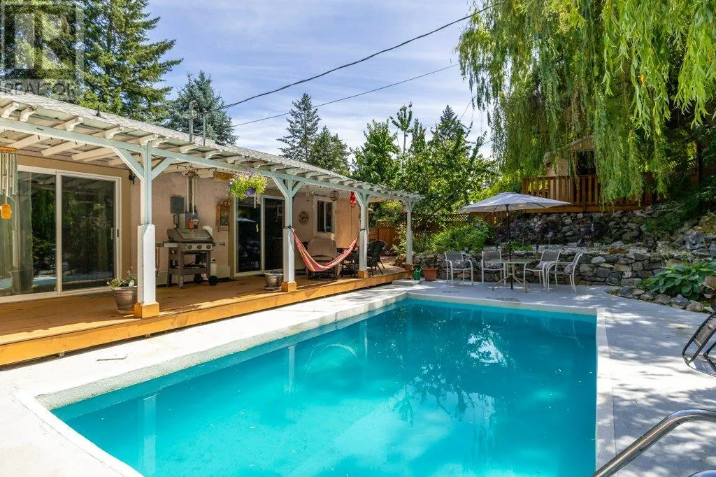 10724 Pinecrest Road