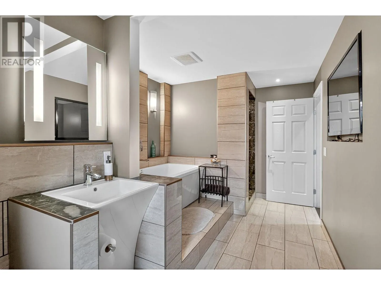 500 Lester Road Unit# 10