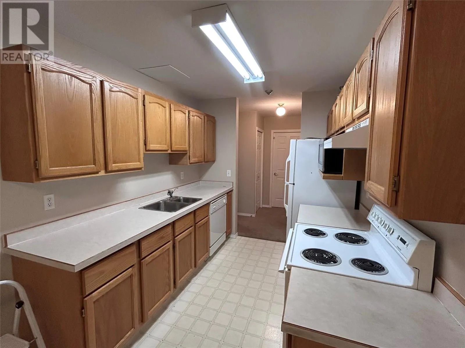 211 Kildonan Avenue Unit# 105