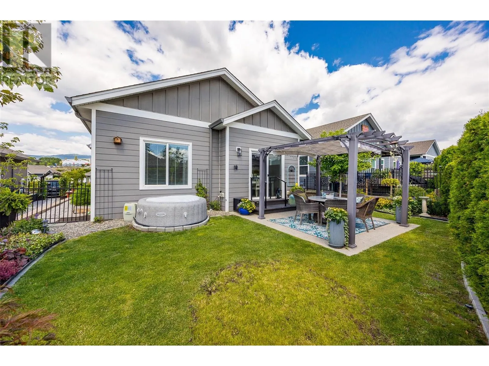 3371 Kingfisher Road