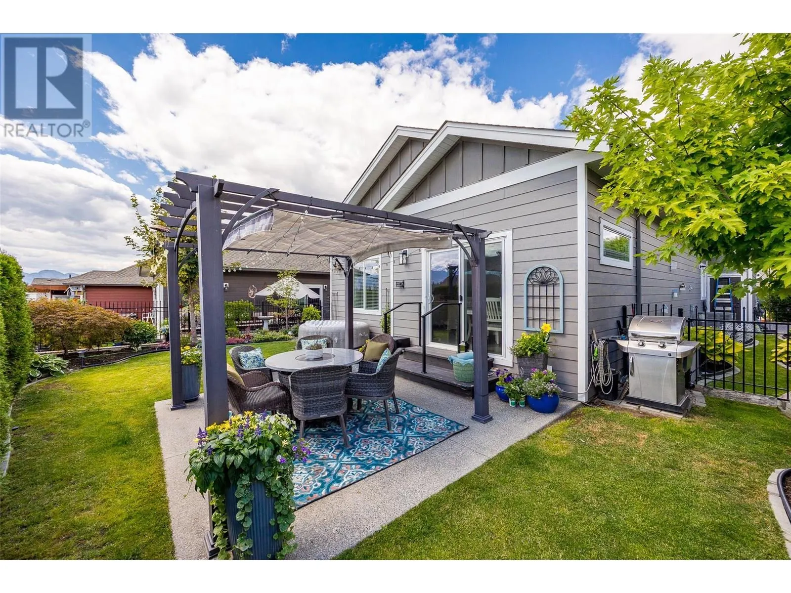 3371 Kingfisher Road