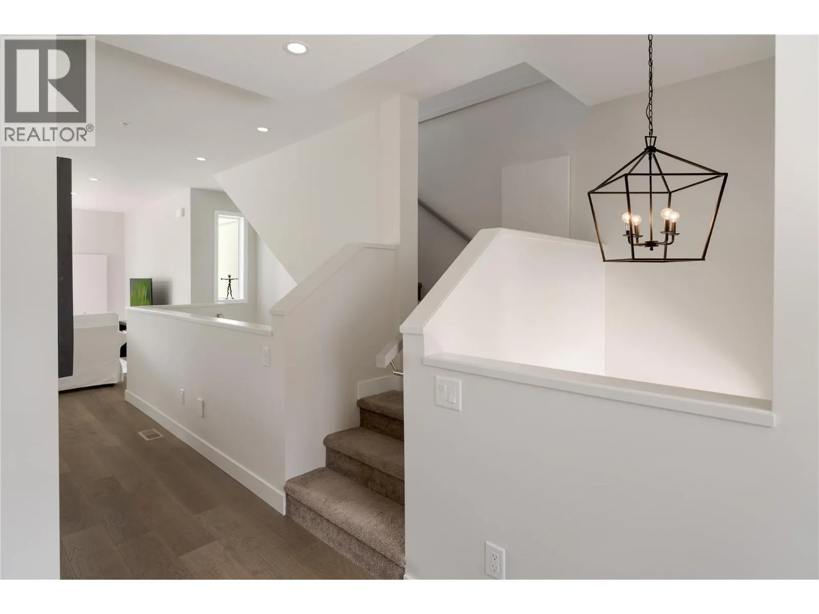 3719 WOODSDALE Road Unit# 17