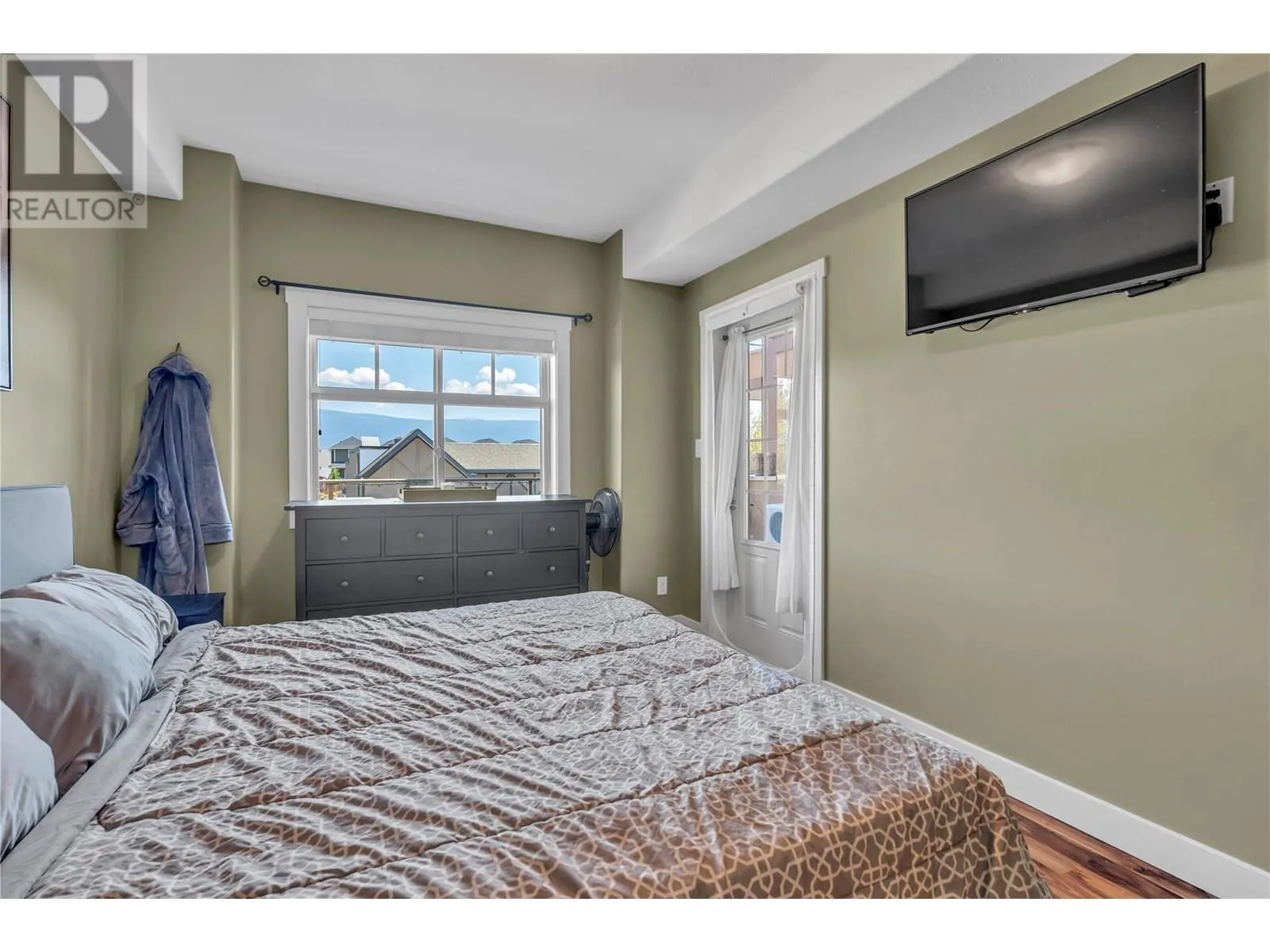 13615 Victoria Road N Unit# 206