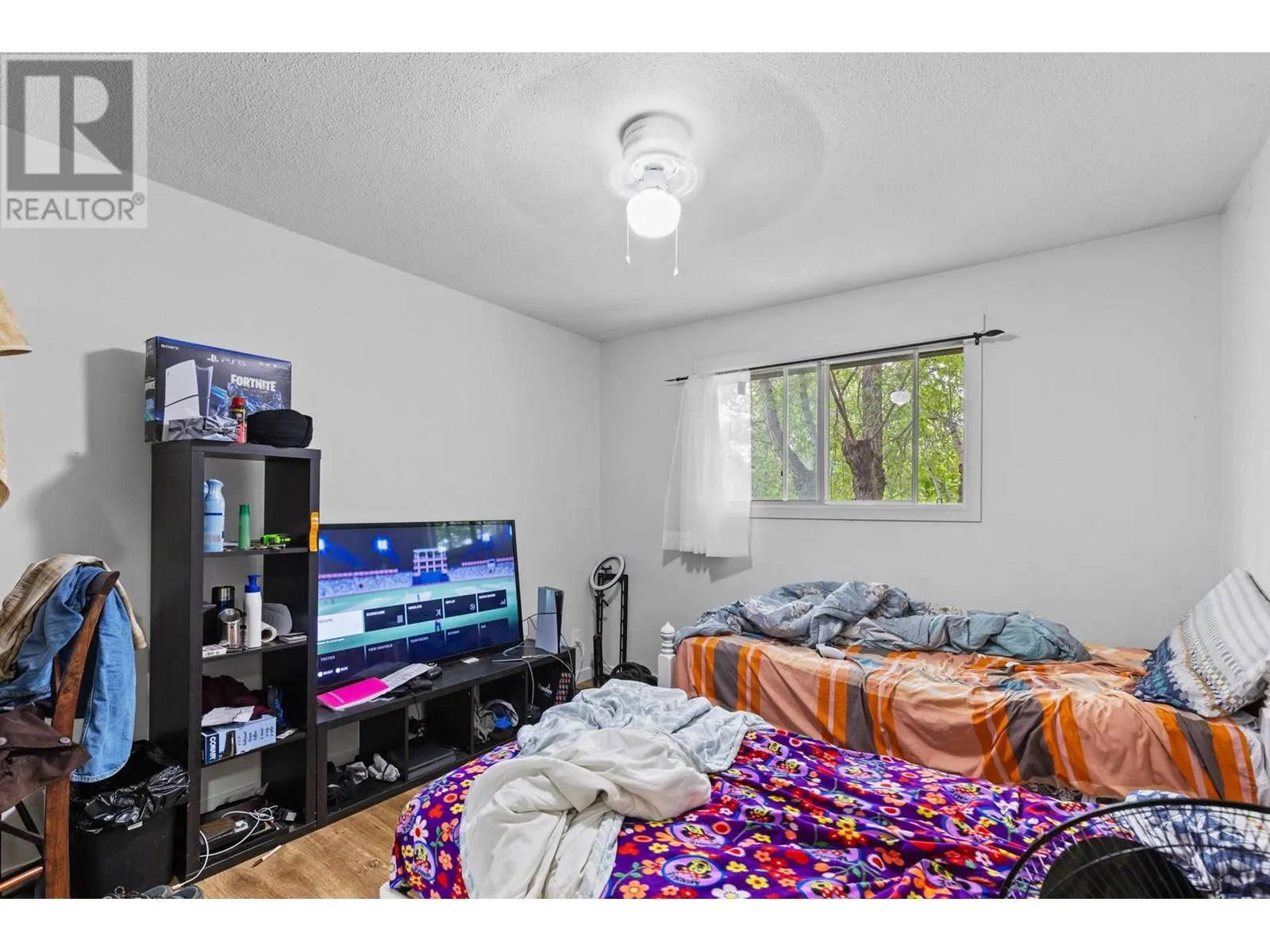 1502 32 Avenue