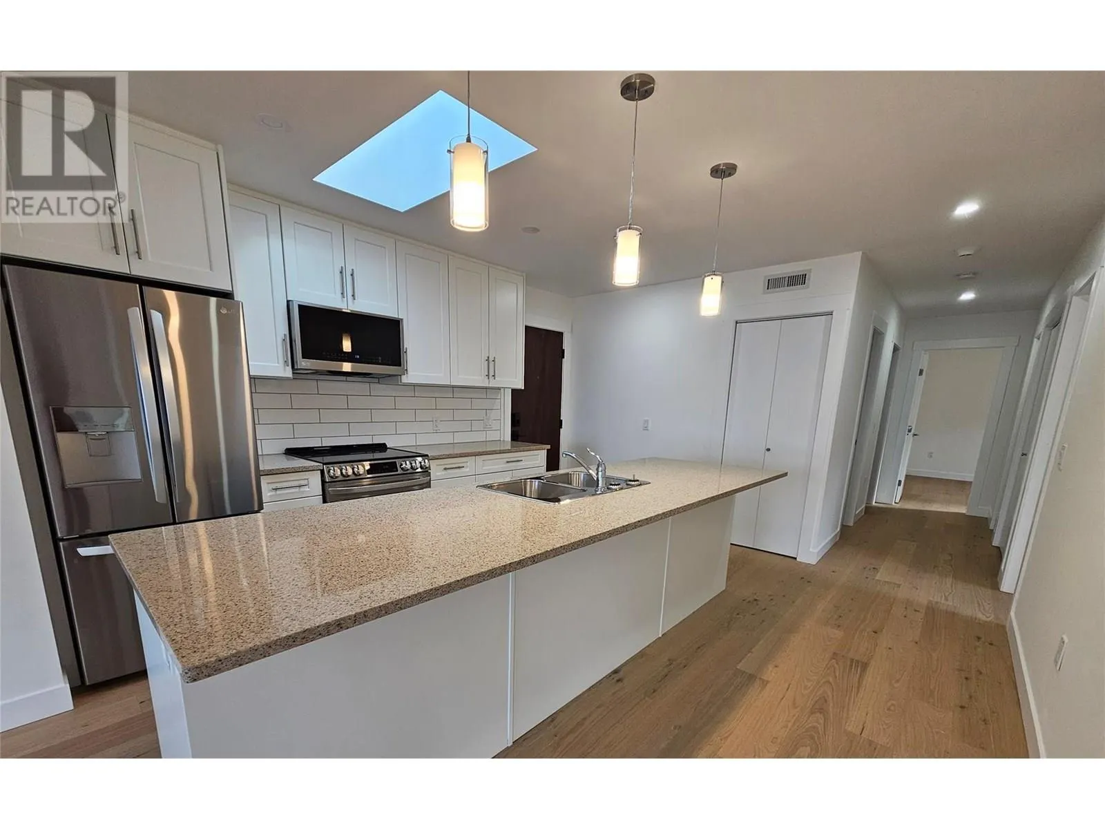 578 Lakeshore Drive Unit# 402