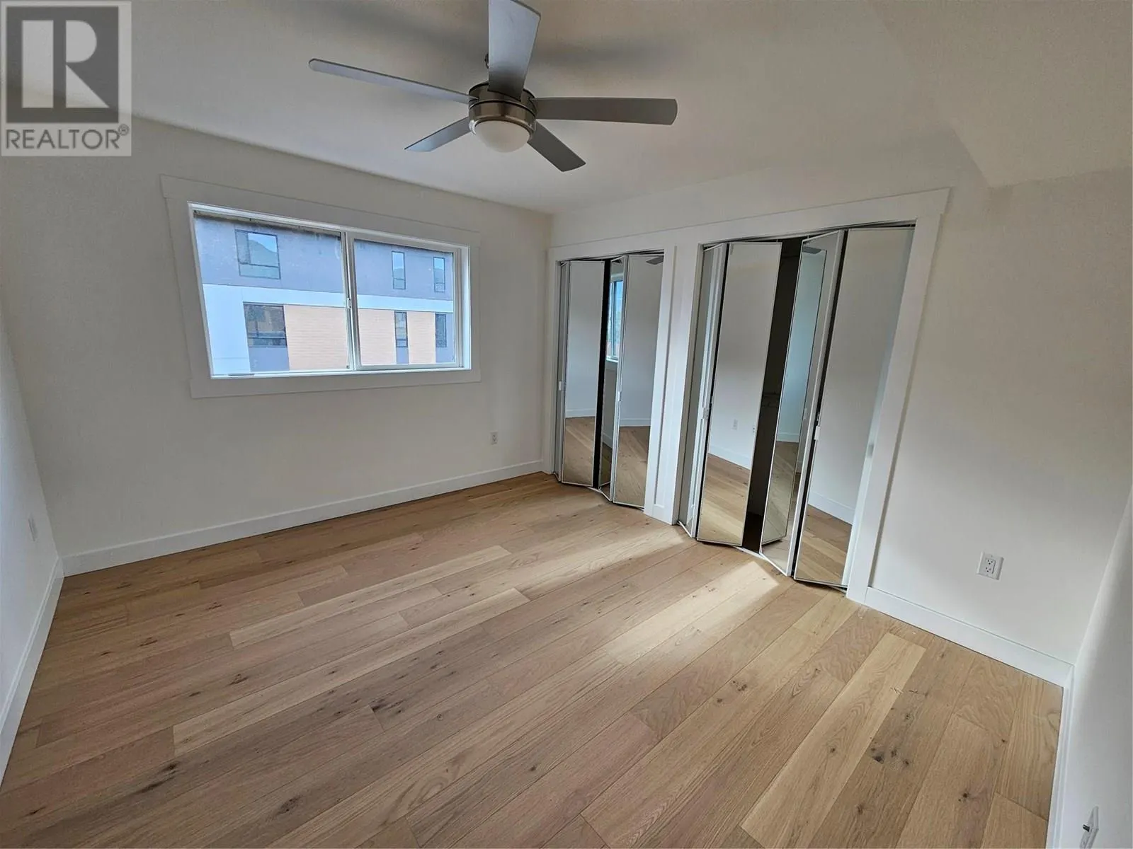 578 Lakeshore Drive Unit# 402