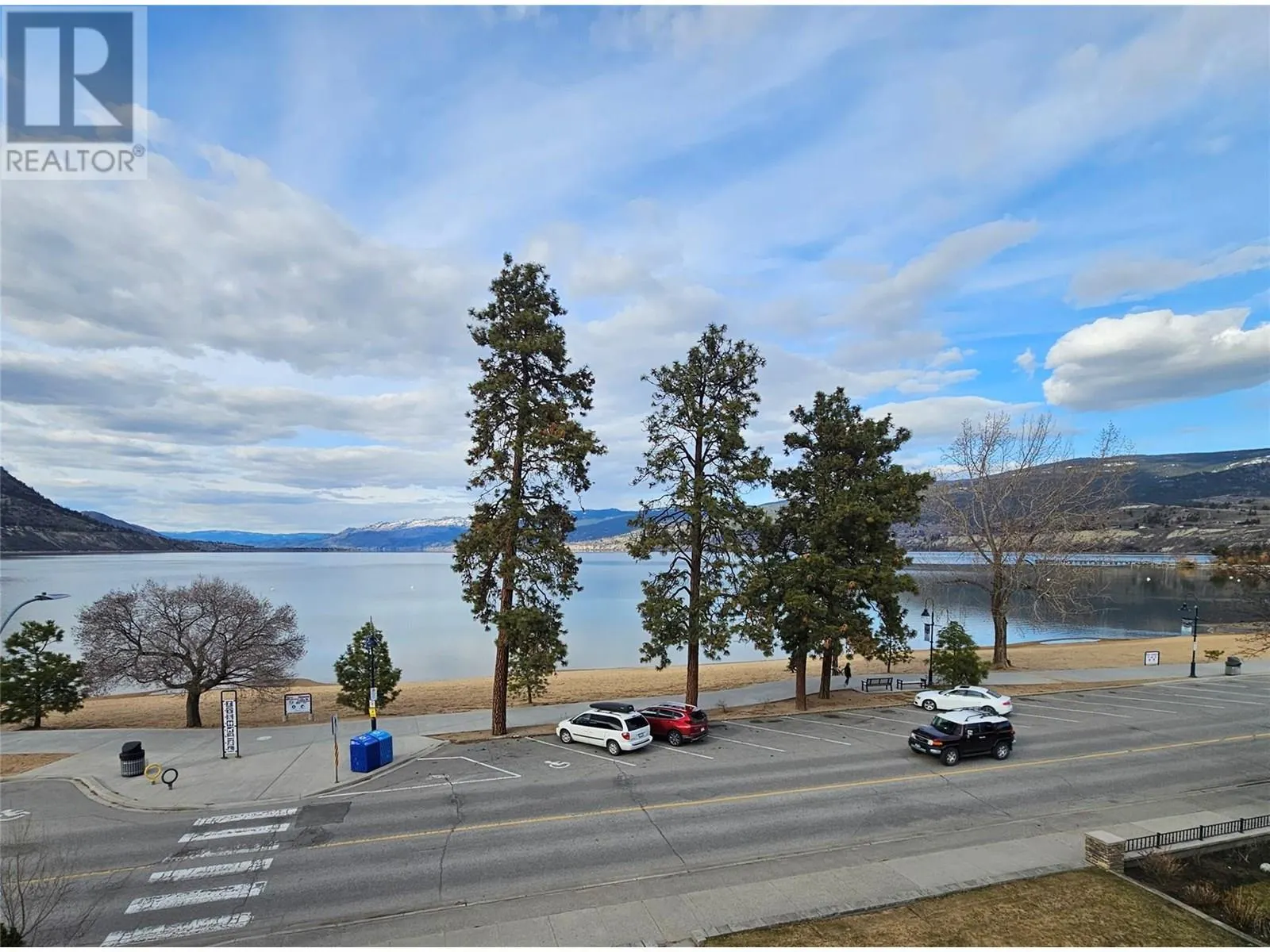578 Lakeshore Drive Unit# 402