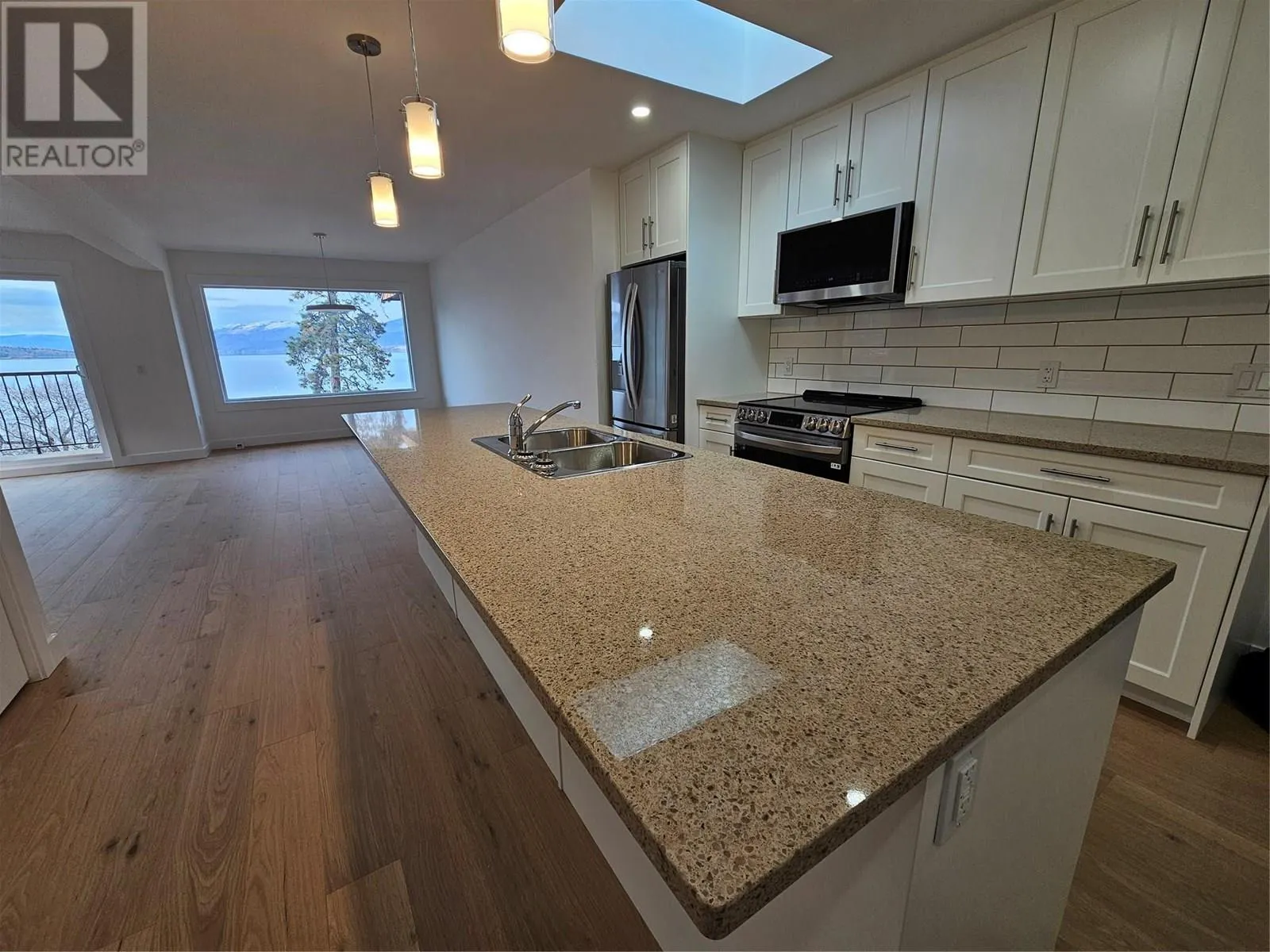 578 Lakeshore Drive Unit# 402