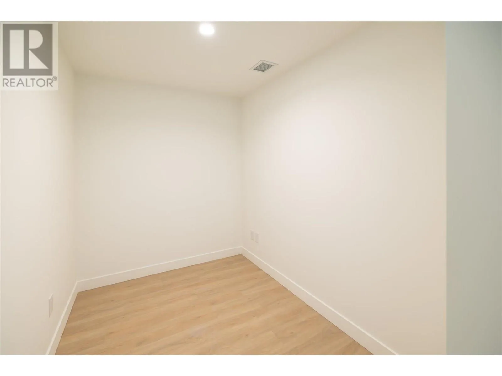 238 Leon Avenue Unit# 807