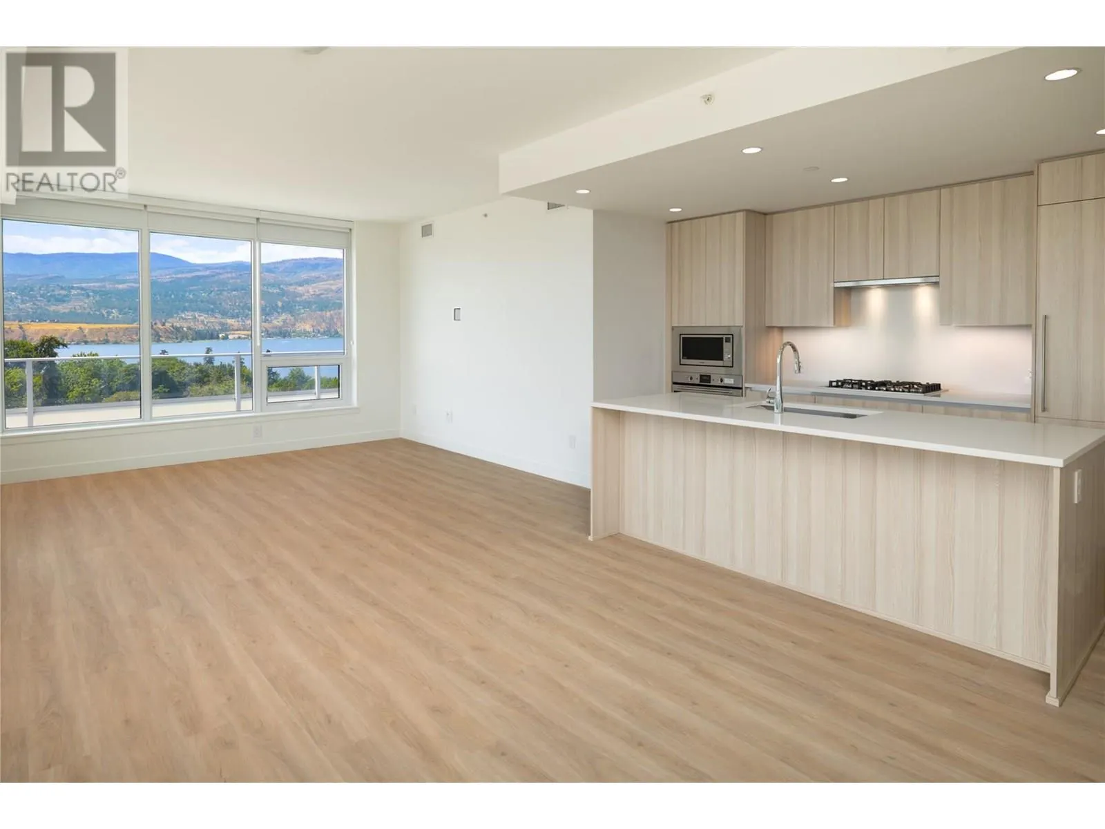 238 Leon Avenue Unit# 807