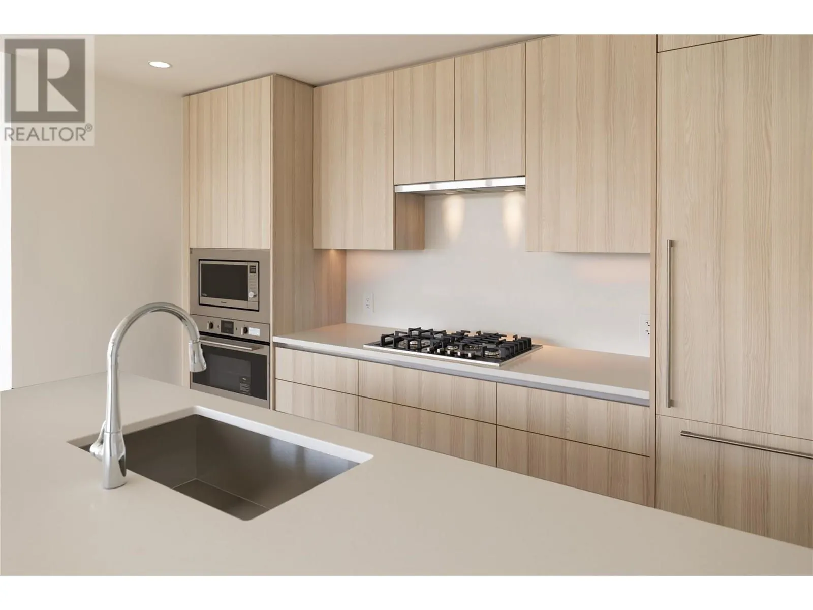 238 Leon Avenue Unit# 807