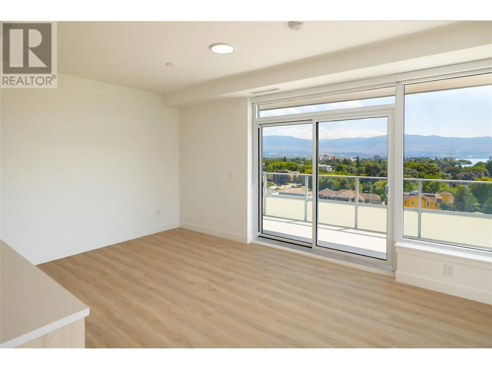 238 Leon Avenue Unit# 807