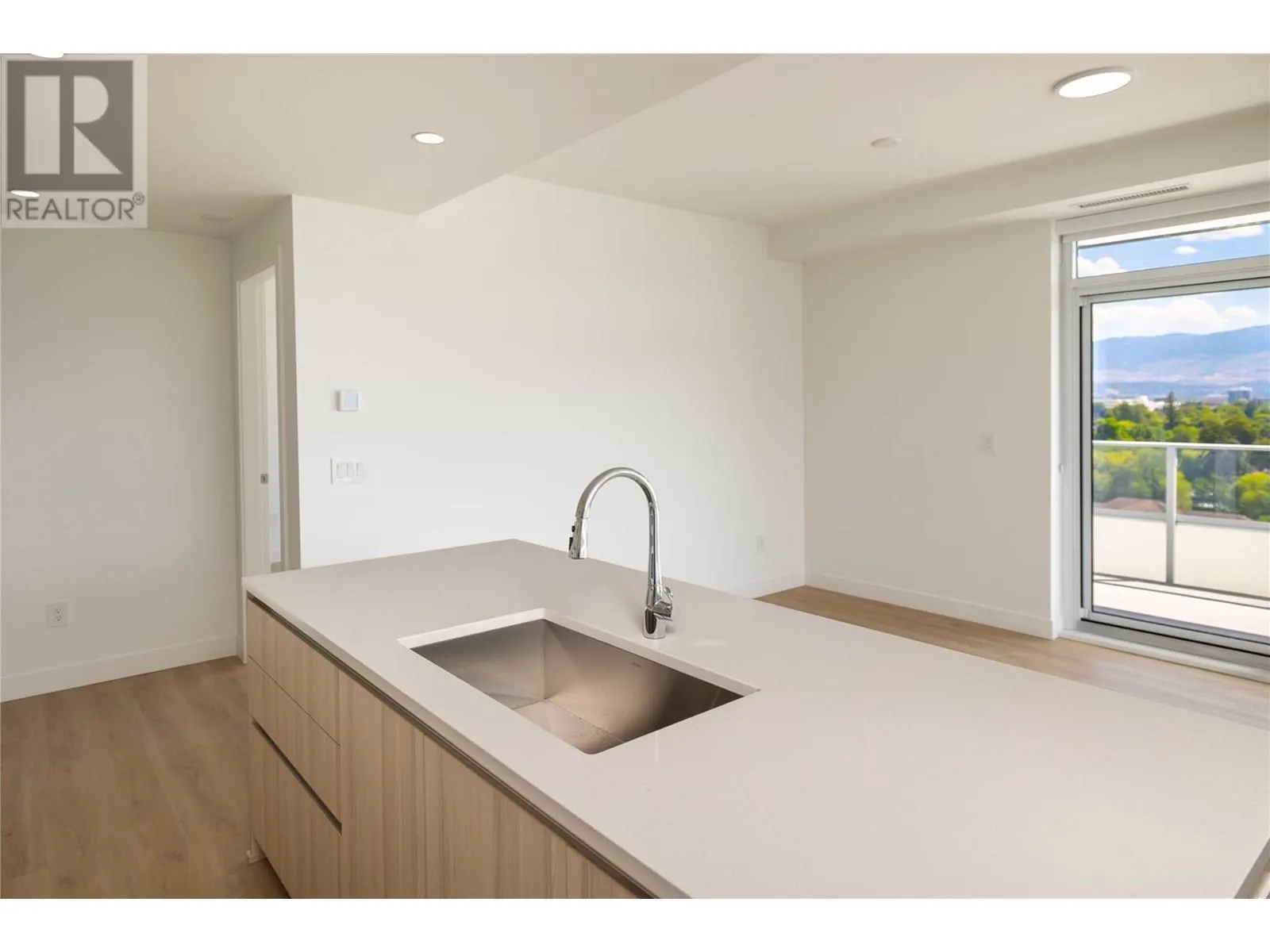 238 Leon Avenue Unit# 807